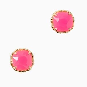 Lilly stud earring in Prosecco pink